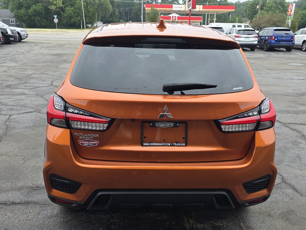Photo 3 of this MITSUBISHI OUTLANDER SPORT