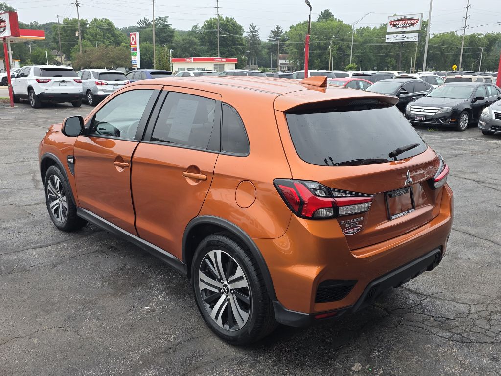 Photo 5 of this MITSUBISHI OUTLANDER SPORT