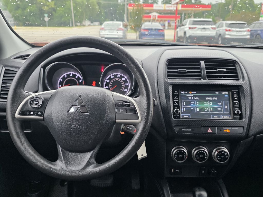 Photo 12 of this MITSUBISHI OUTLANDER SPORT