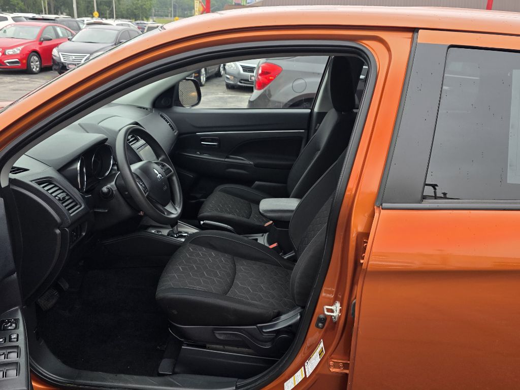 Photo 9 of this MITSUBISHI OUTLANDER SPORT