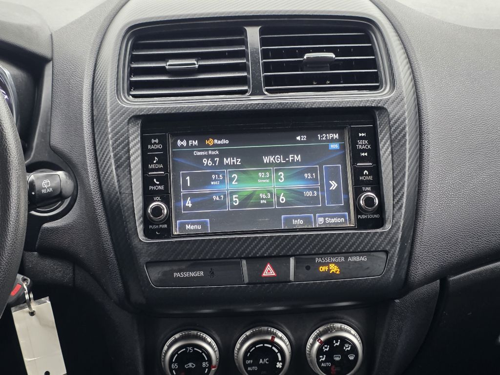 Photo 16 of this MITSUBISHI OUTLANDER SPORT