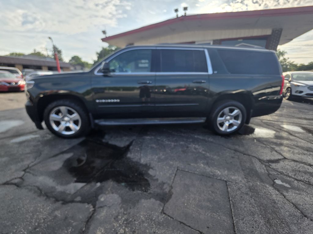 Photo 2 of this CHEVROLET SUBURBAN