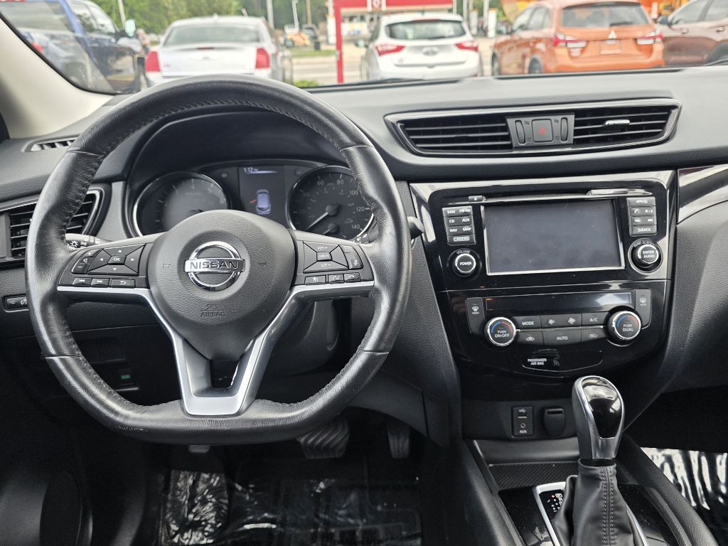 Photo 7 of this NISSAN ROGUE SPORT