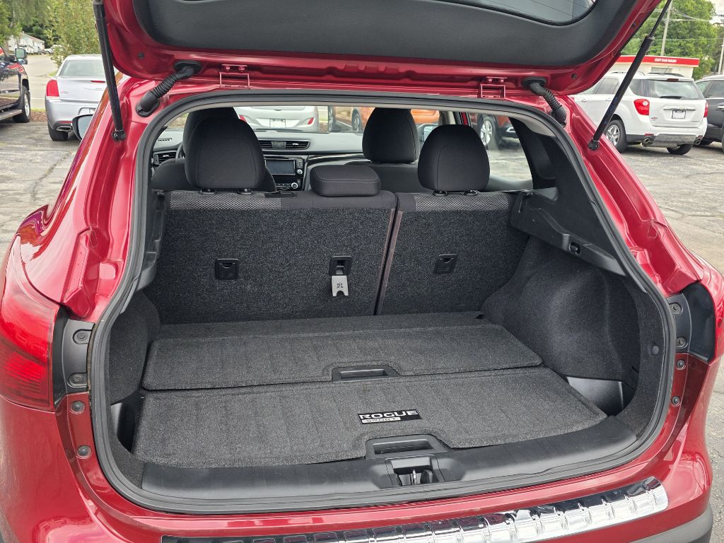 Photo 13 of this NISSAN ROGUE SPORT