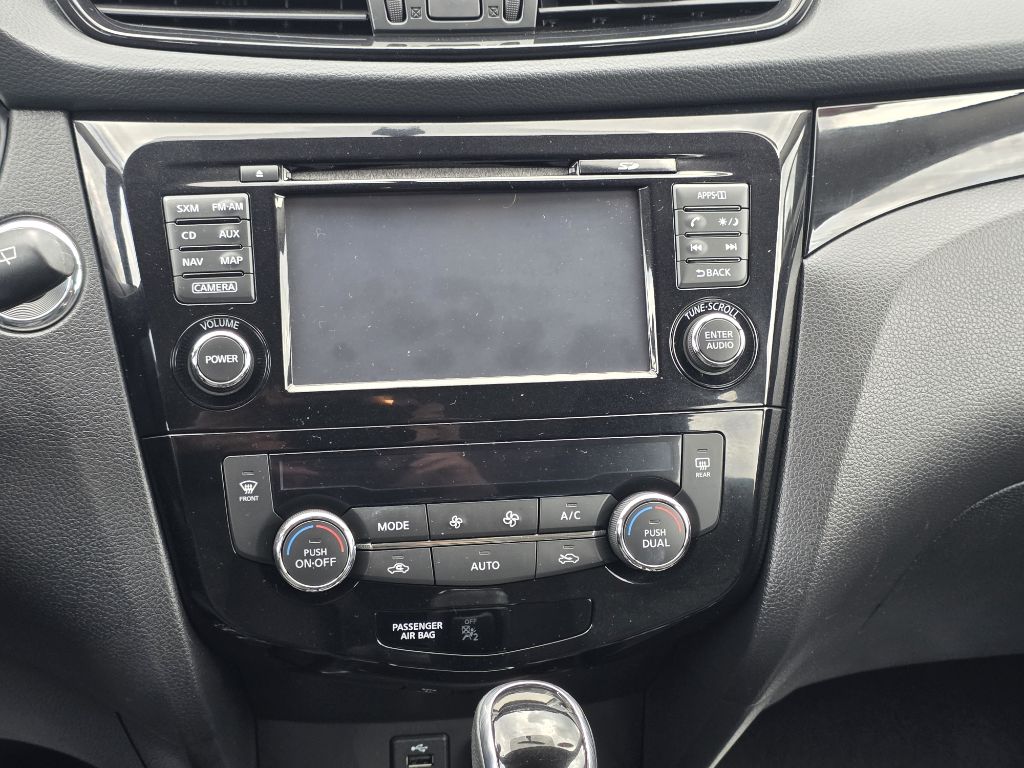 Photo 12 of this NISSAN ROGUE SPORT