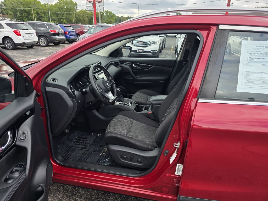 Photo 8 of this NISSAN ROGUE SPORT