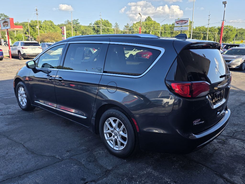 Photo 3 of this CHRYSLER PACIFICA