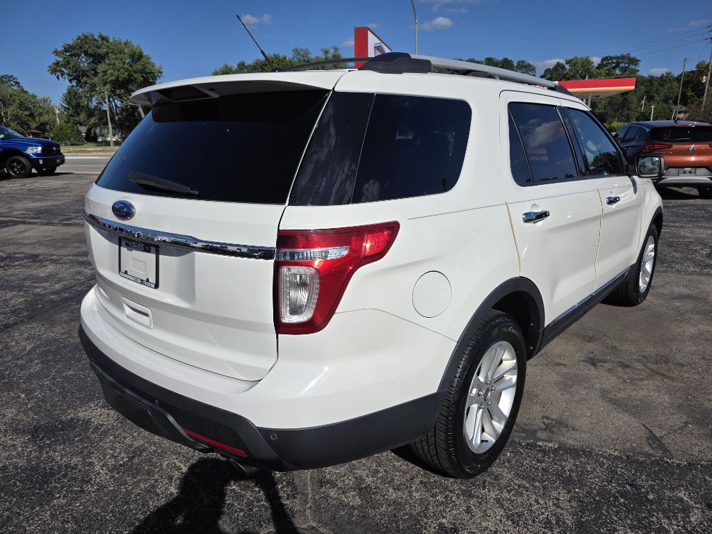 Photo 3 of this FORD EXPLORER