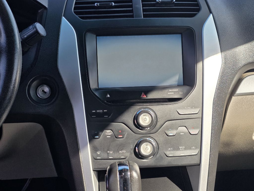 Photo 13 of this FORD EXPLORER