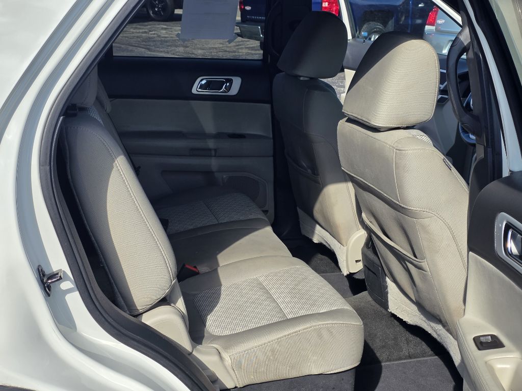 Photo 14 of this FORD EXPLORER