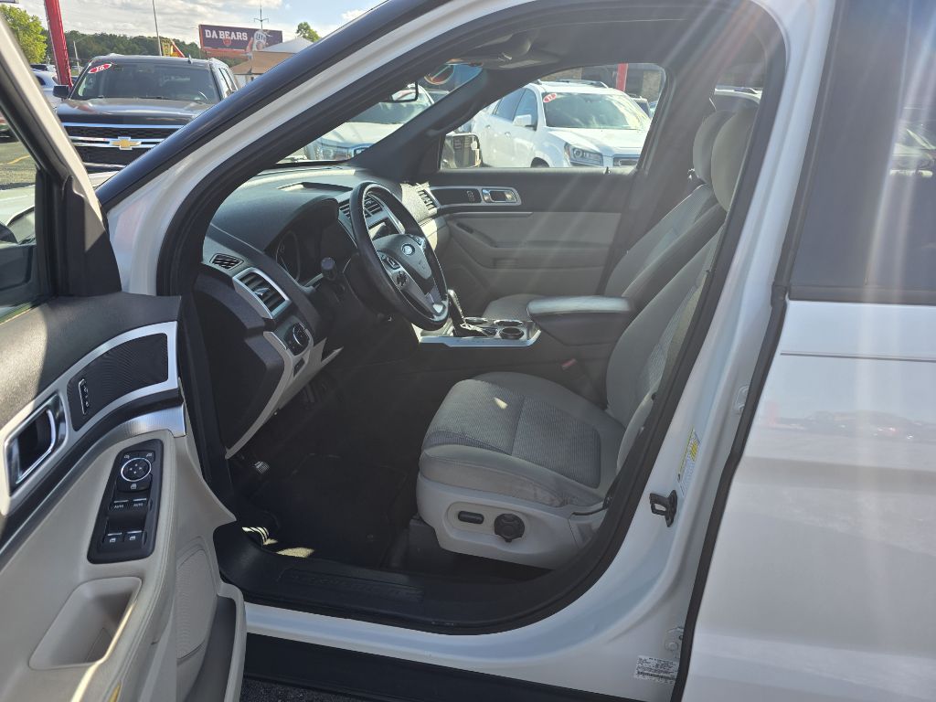 Photo 10 of this FORD EXPLORER