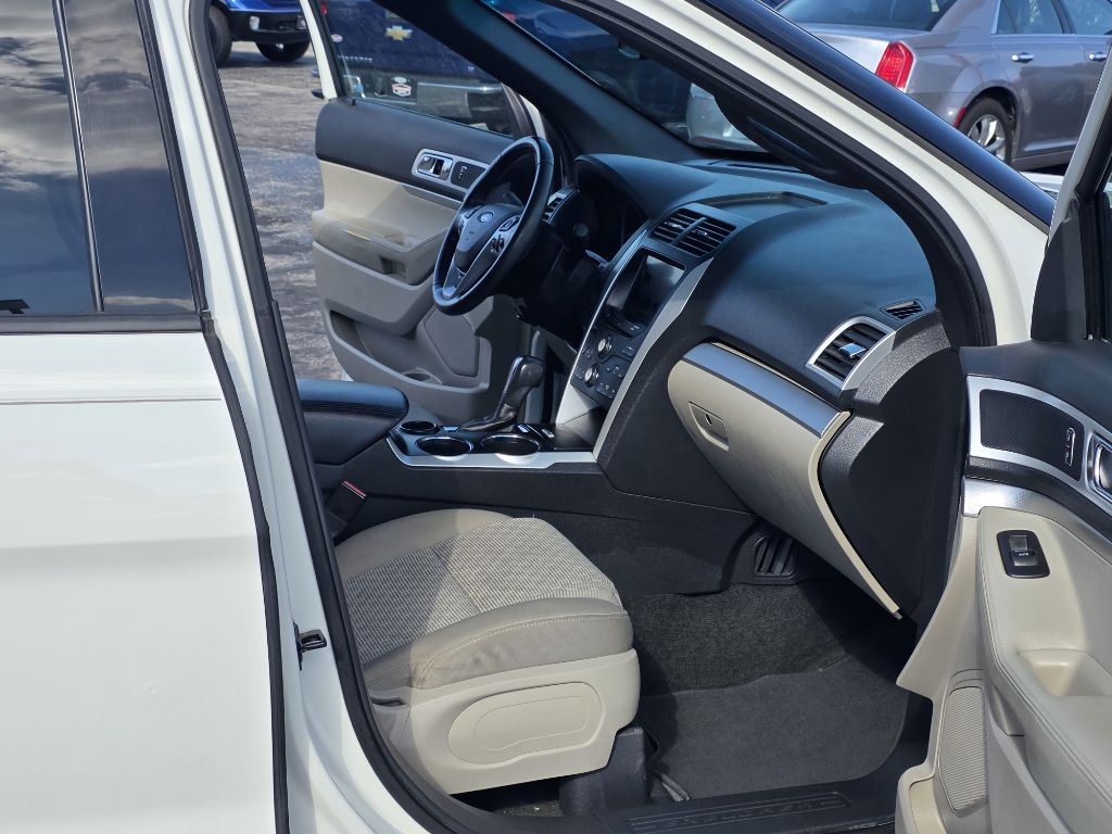 Photo 15 of this FORD EXPLORER