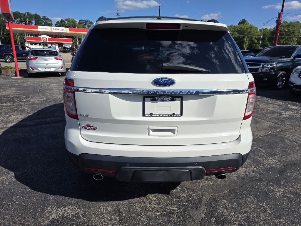 Photo 4 of this FORD EXPLORER