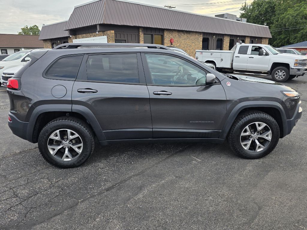 Photo 7 of this JEEP CHEROKEE