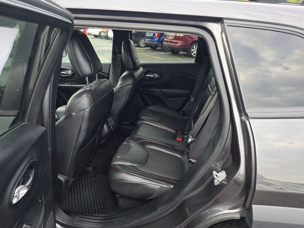 Photo 11 of this JEEP CHEROKEE