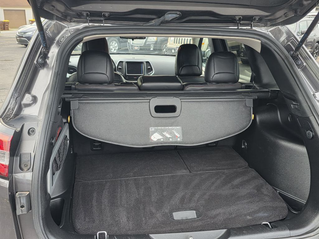 Photo 14 of this JEEP CHEROKEE