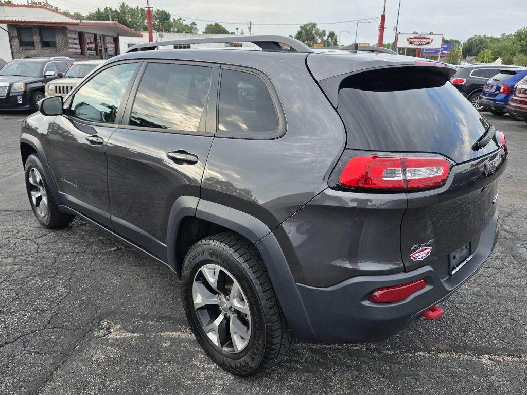 Photo 3 of this JEEP CHEROKEE