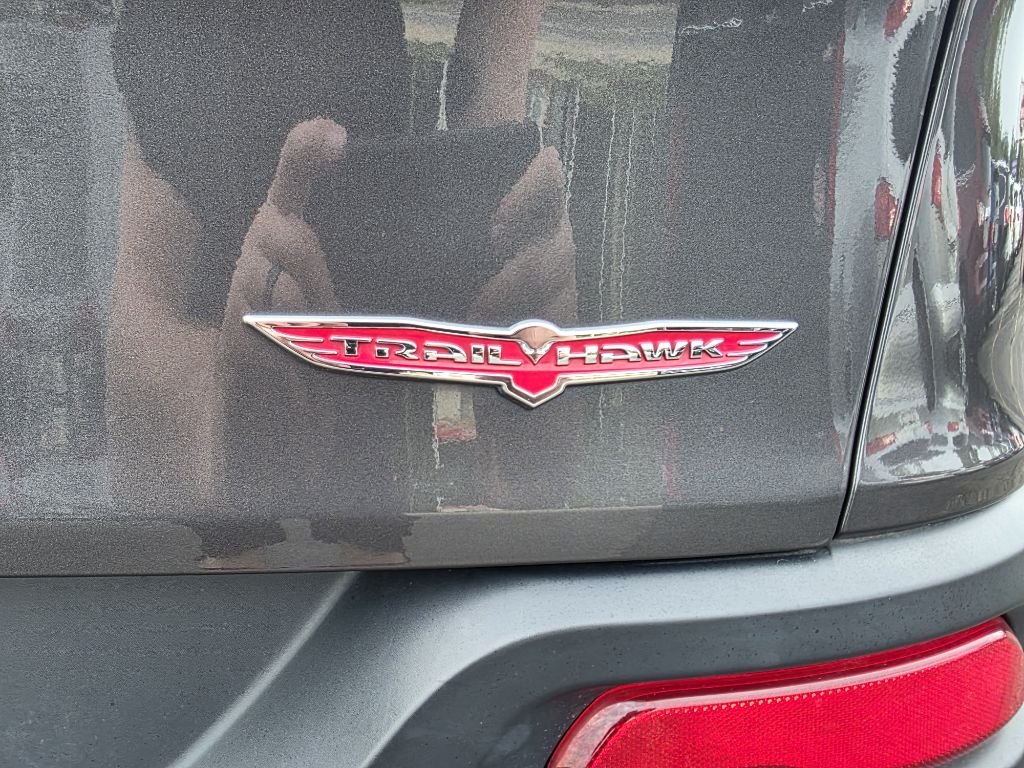 Photo 5 of this JEEP CHEROKEE