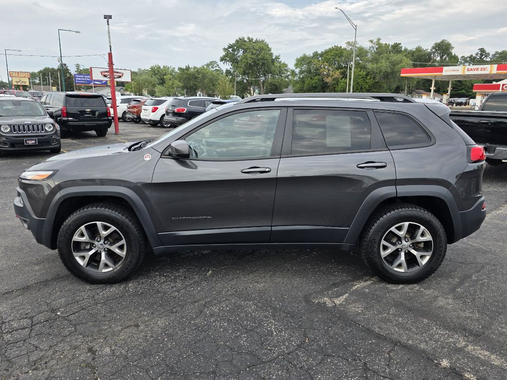 Photo 2 of this JEEP CHEROKEE