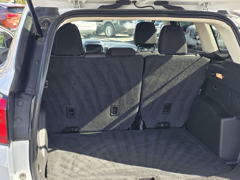Photo 12 of this FORD ESCAPE