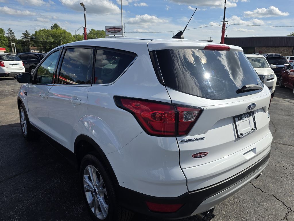 Photo 2 of this FORD ESCAPE