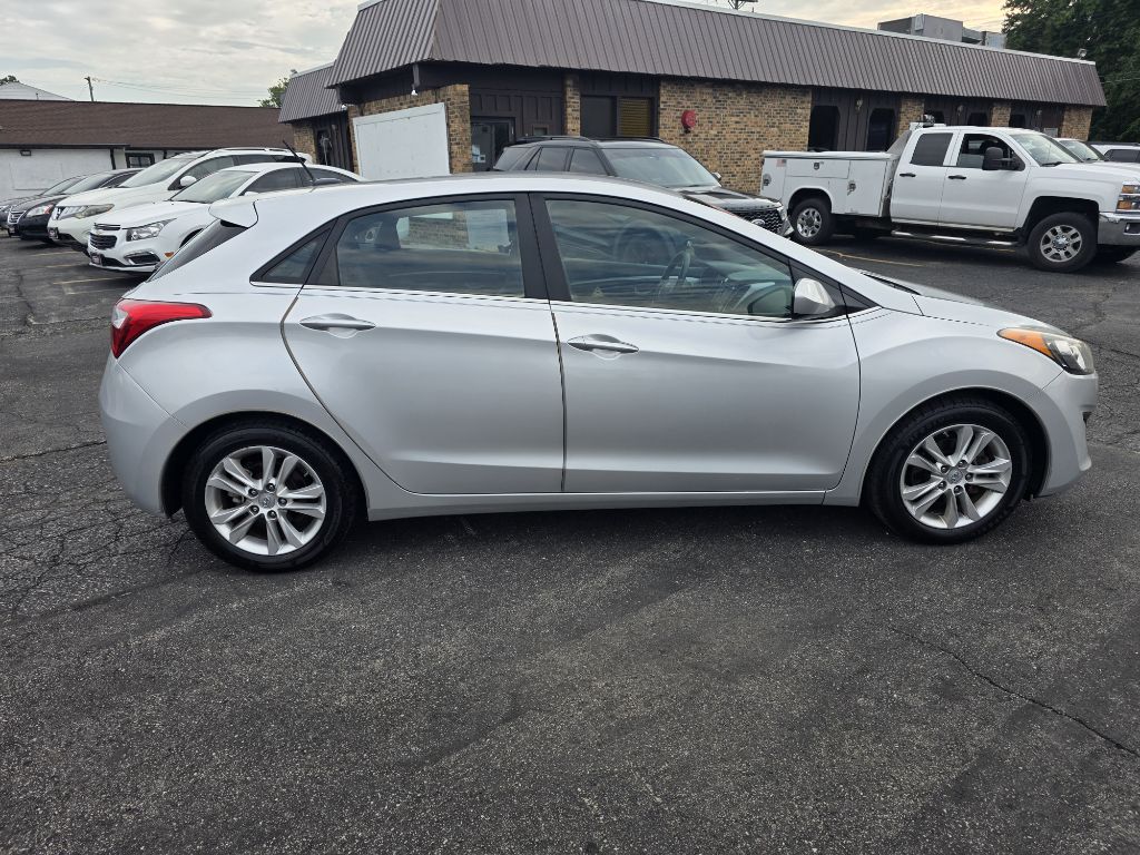 Photo 6 of this HYUNDAI ELANTRA GT
