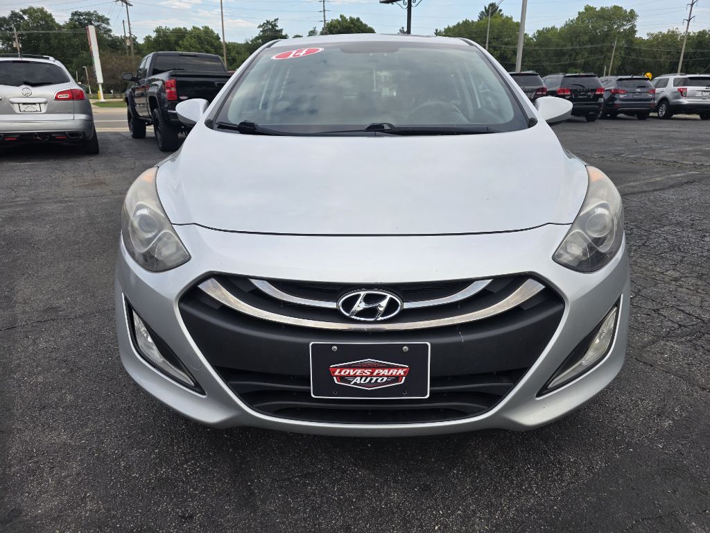 Photo 8 of this HYUNDAI ELANTRA GT