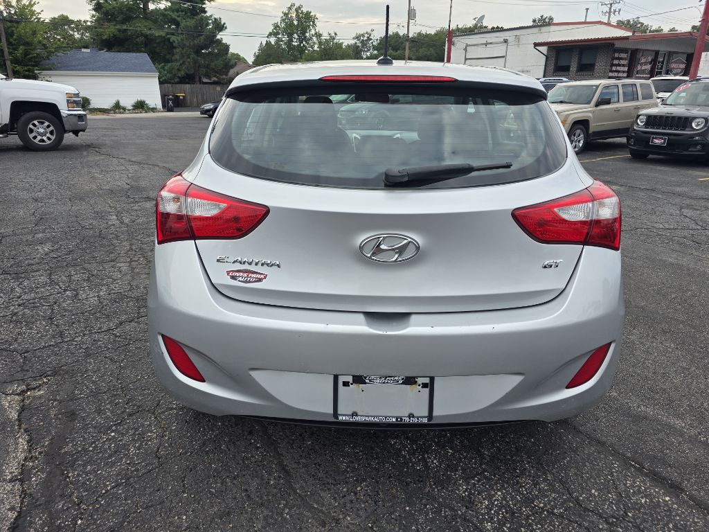 Photo 4 of this HYUNDAI ELANTRA GT