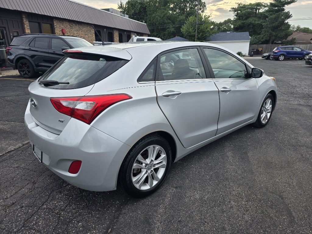 Photo 5 of this HYUNDAI ELANTRA GT