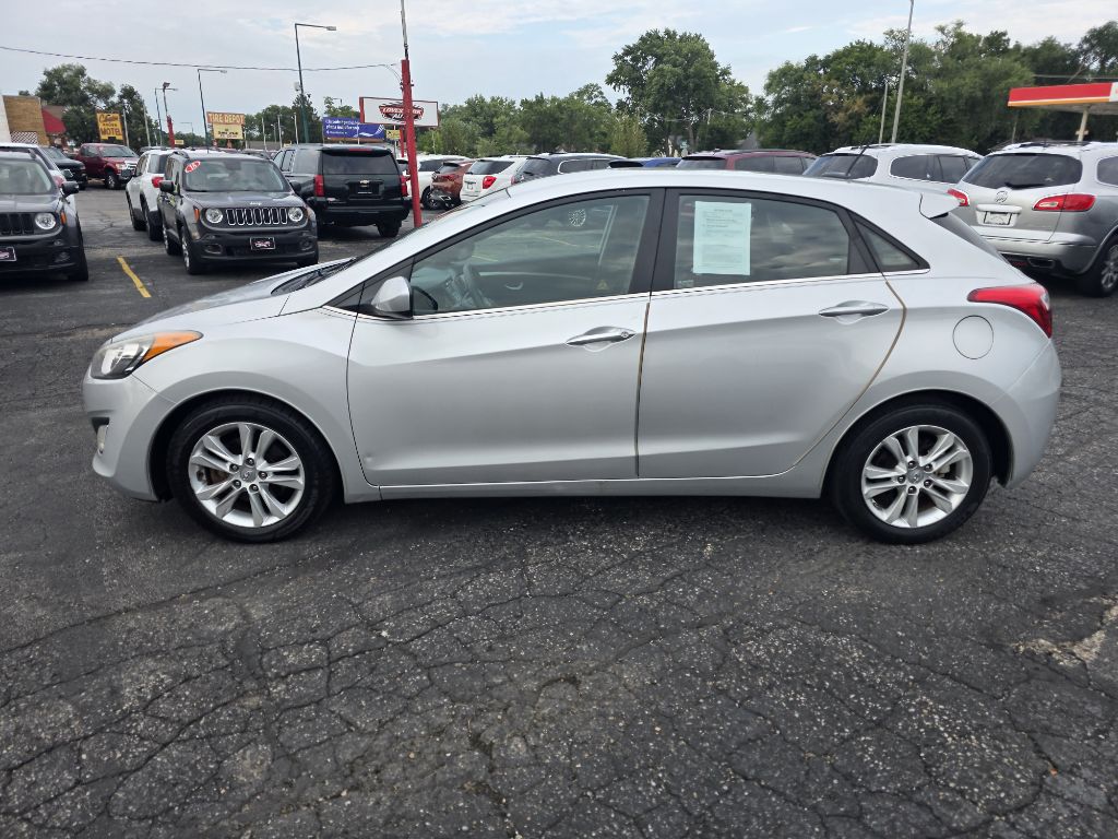 Photo 2 of this HYUNDAI ELANTRA GT