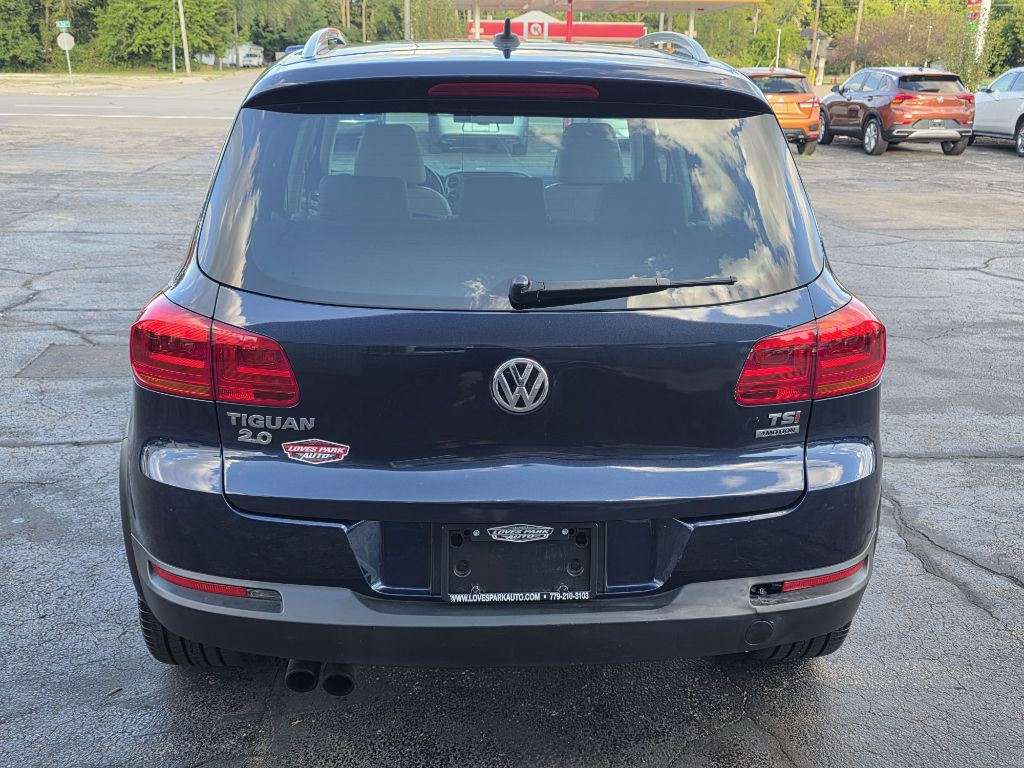 Photo 5 of this VOLKSWAGEN TIGUAN