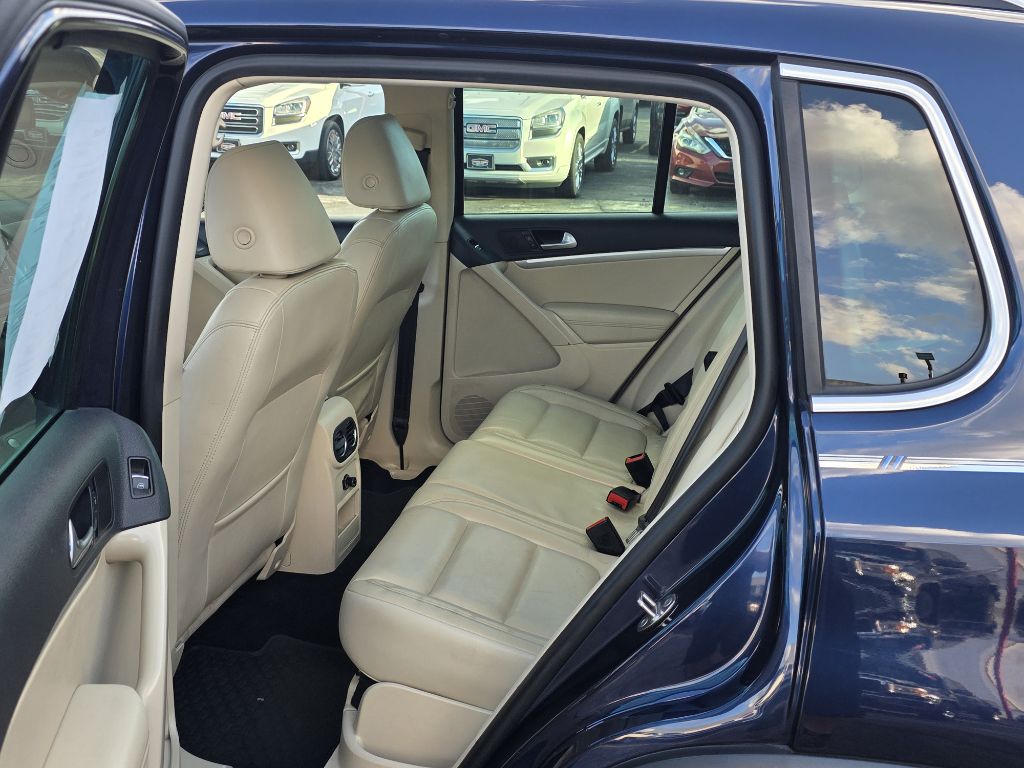 Photo 10 of this VOLKSWAGEN TIGUAN