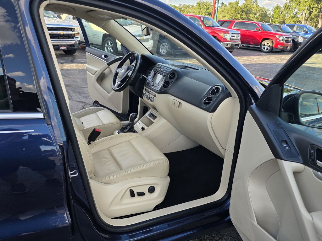Photo 16 of this VOLKSWAGEN TIGUAN