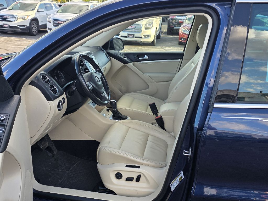 Photo 9 of this VOLKSWAGEN TIGUAN