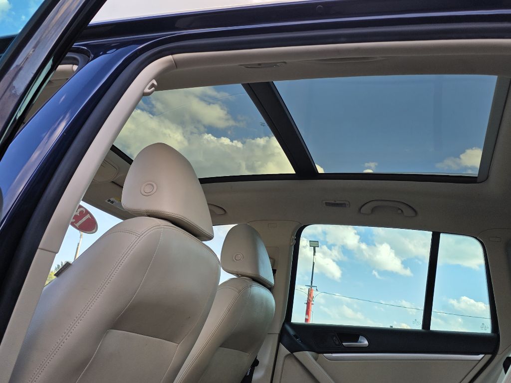 Photo 13 of this VOLKSWAGEN TIGUAN