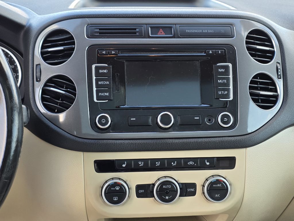 Photo 12 of this VOLKSWAGEN TIGUAN