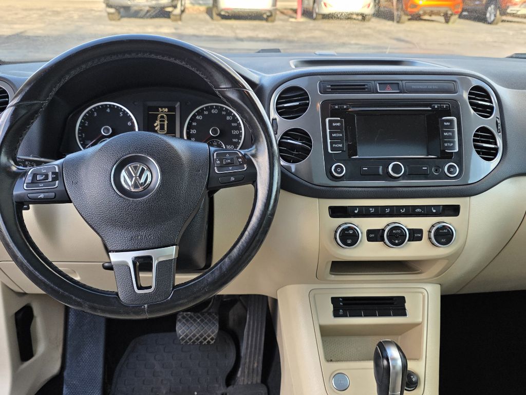 Photo 11 of this VOLKSWAGEN TIGUAN