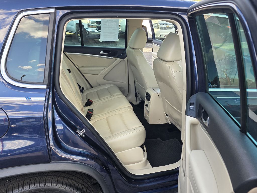 Photo 15 of this VOLKSWAGEN TIGUAN