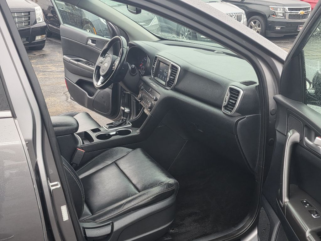 Photo 16 of this KIA SPORTAGE