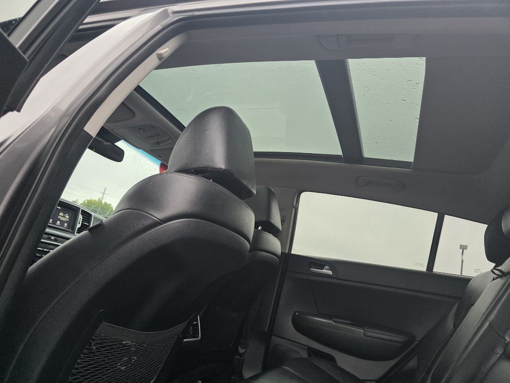 Photo 15 of this KIA SPORTAGE