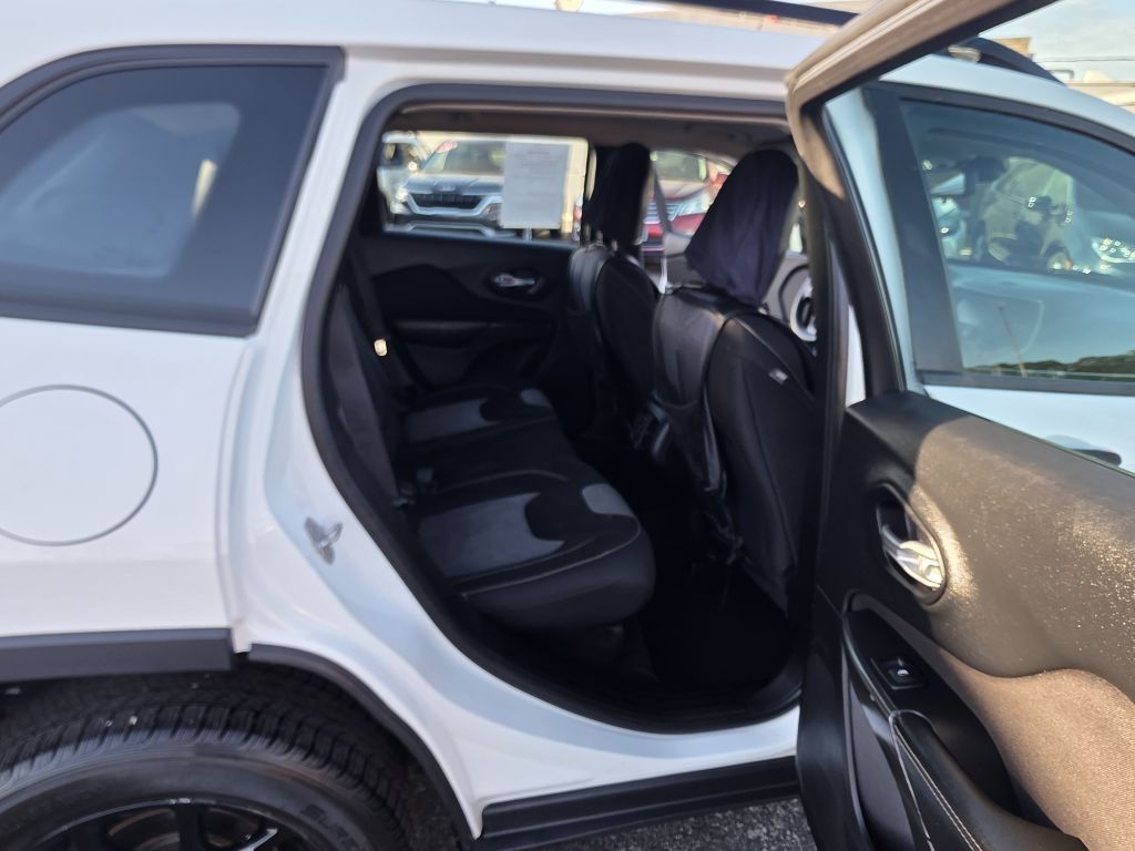 Photo 14 of this JEEP CHEROKEE