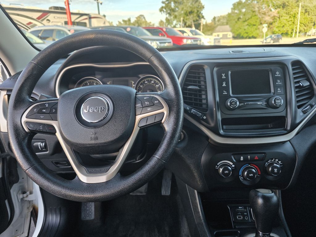 Photo 11 of this JEEP CHEROKEE