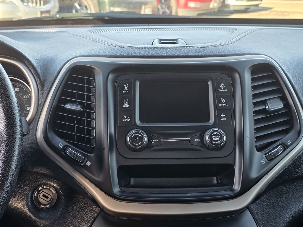 Photo 12 of this JEEP CHEROKEE