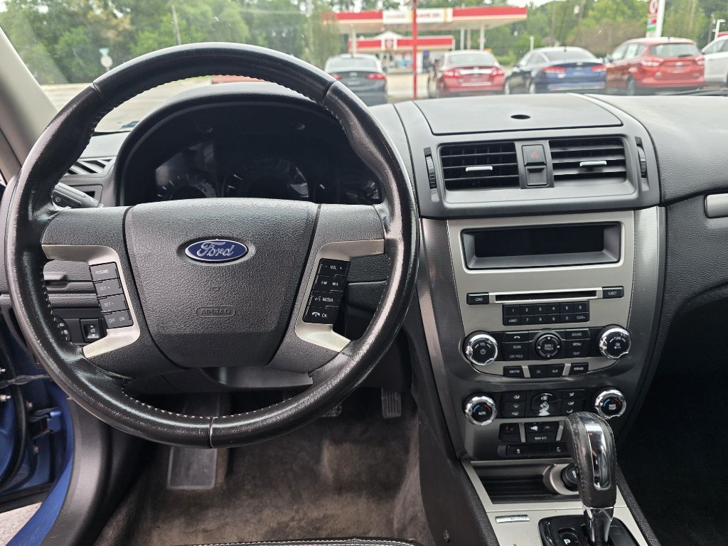 Photo 13 of this FORD FUSION