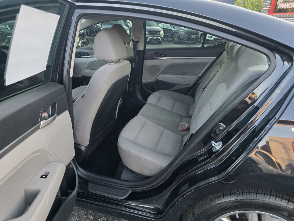 Photo 9 of this HYUNDAI ELANTRA