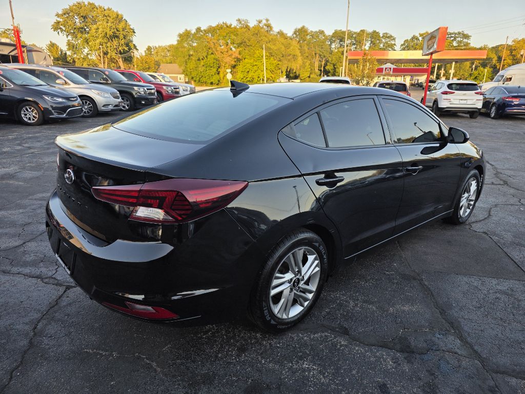 Photo 5 of this HYUNDAI ELANTRA