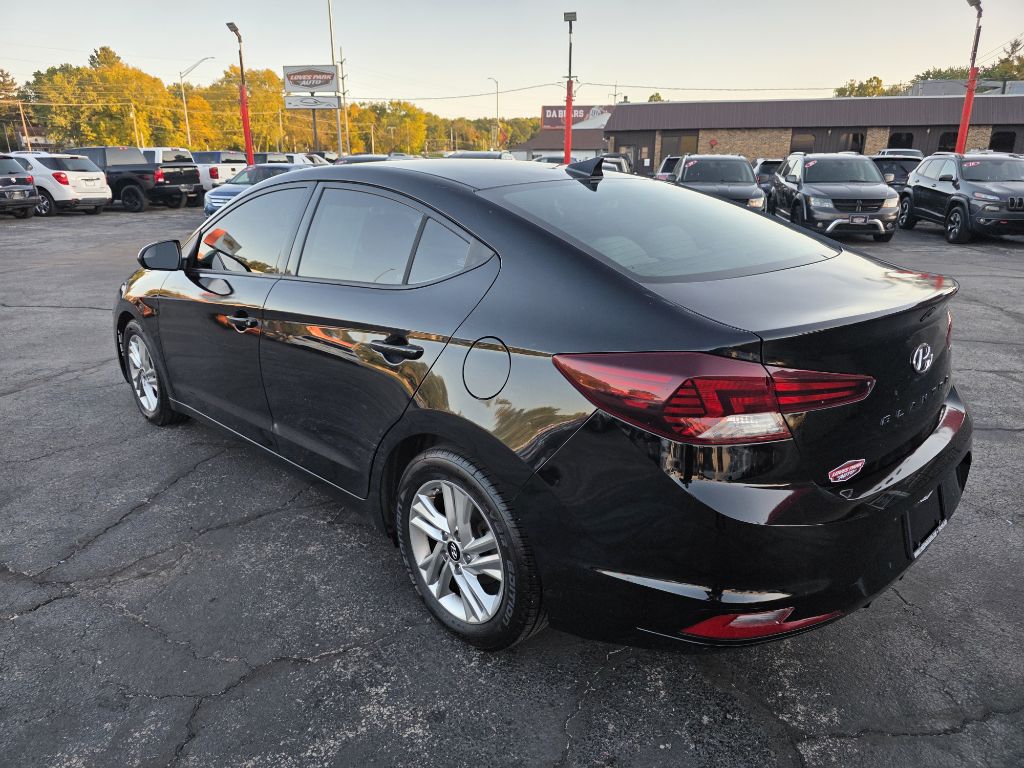 Photo 4 of this HYUNDAI ELANTRA