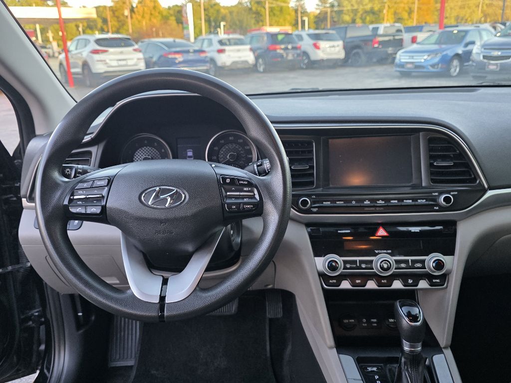Photo 11 of this HYUNDAI ELANTRA
