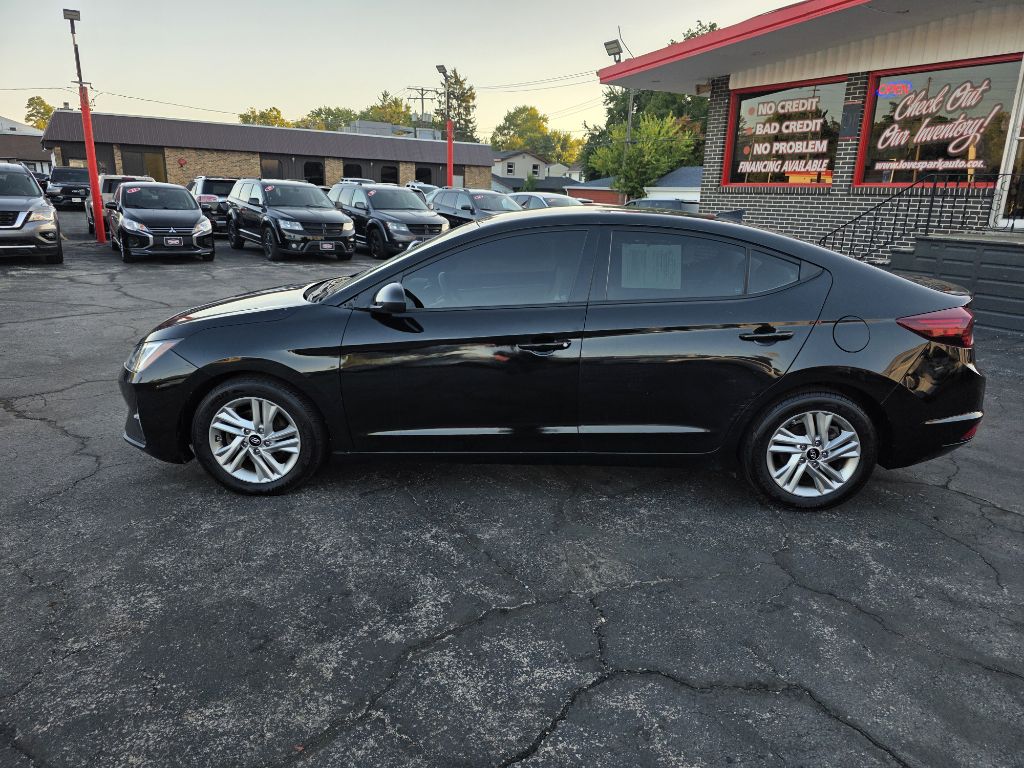 Photo 2 of this HYUNDAI ELANTRA