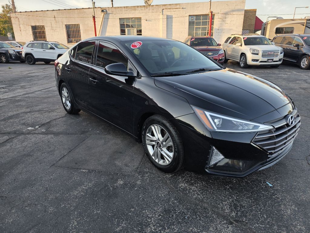 Photo 8 of this HYUNDAI ELANTRA